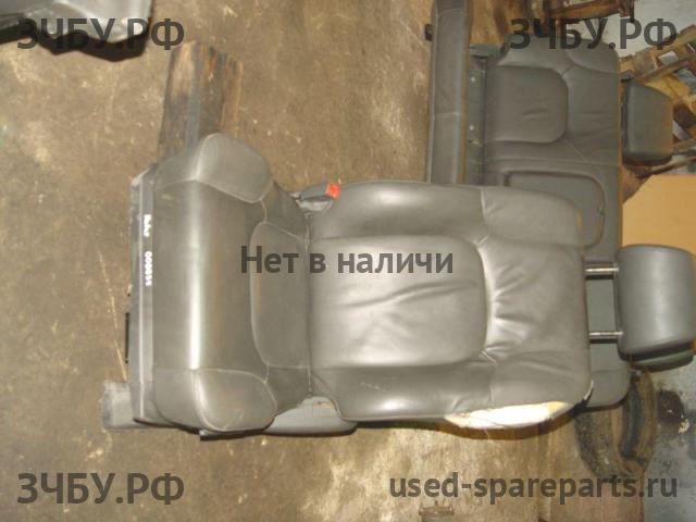 Nissan Navara 1 (D40) Сиденье