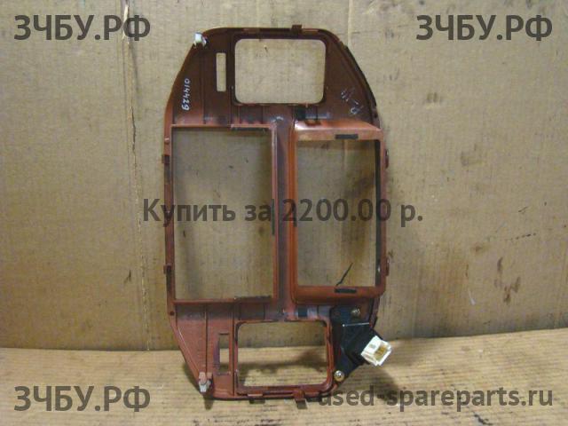 Mitsubishi Pajero/Montero 3 Накладка декоративная на кулису (консоль)