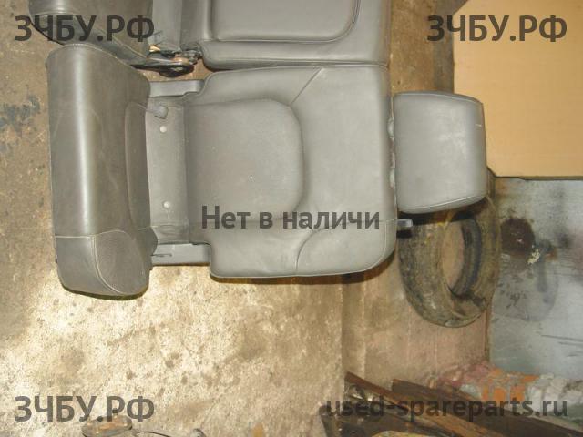 Nissan Navara 1 (D40) Сиденье