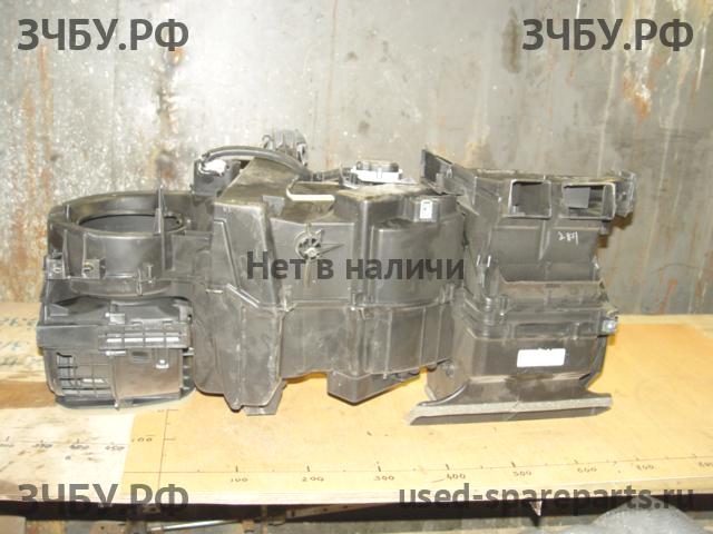 Nissan Pathfinder 2 (R51) Корпус отопителя (корпус печки)