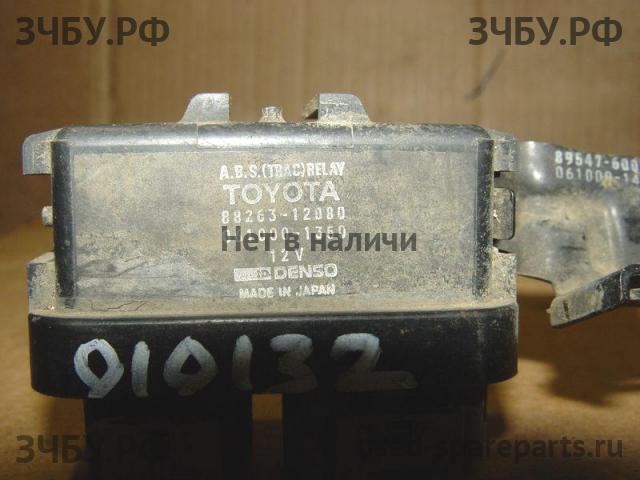 Toyota Land Cruiser 80 Датчик ABS задний
