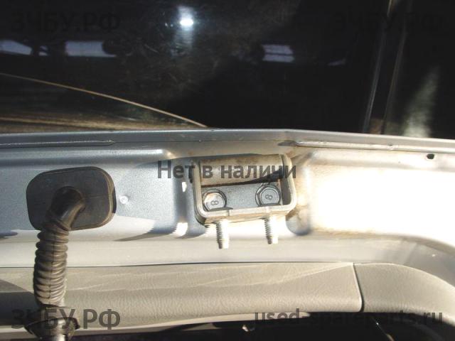 Hyundai Santa Fe 1 (SM) Петля двери багажника