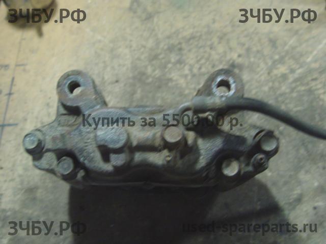 Toyota Land Cruiser 80 Суппорт передний правый (в сборе со скобой)