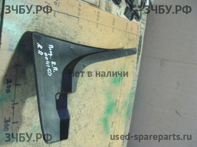 Nissan Pathfinder 2 (R51) Брызговик передний правый