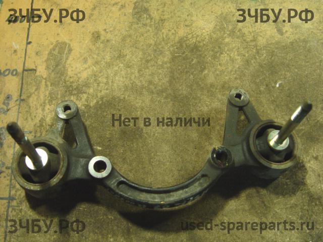 Hyundai Santa Fe 1 (SM) Кронштейн задней балки