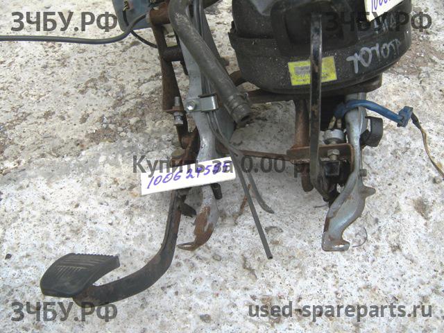 Toyota Hi Ace (4) Блок педалей