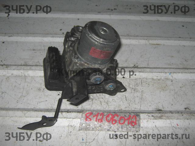 Honda Civic 8 (5D) Блок ABS (насос)