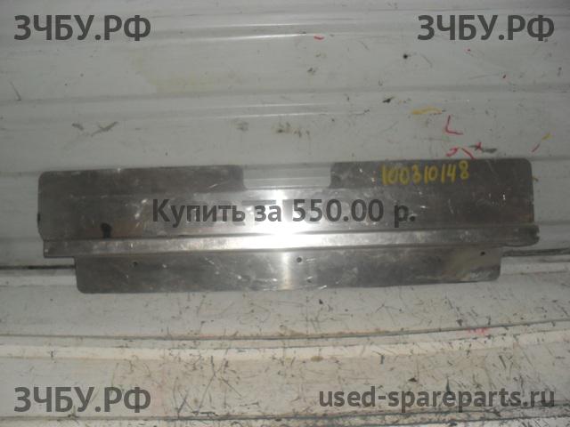Nissan Patrol (Y61) Накладка на порог (кузов внутри)