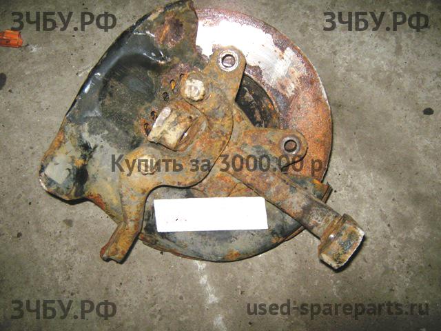 Toyota Hi Ace (4) Кулак поворотный передний правый (со ступицей)