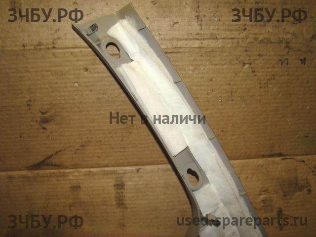 Nissan Pathfinder 2 (R51) Накладка стойки передней правой