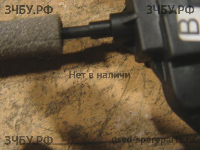 Nissan Pathfinder 2 (R51) Замок двери передней левой