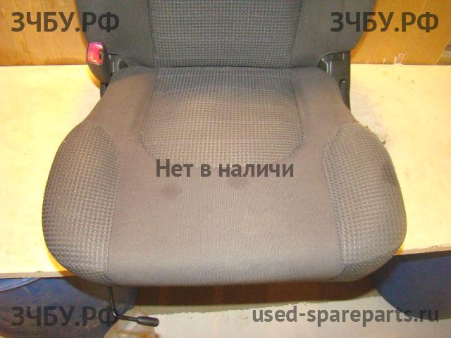 Nissan Pathfinder 2 (R51) Сиденье