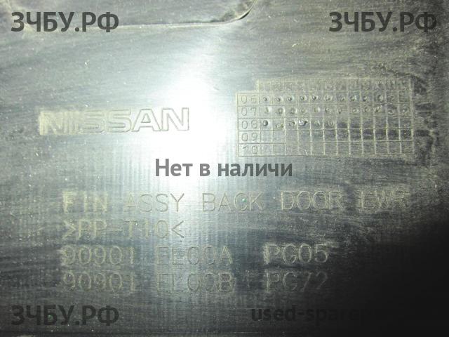 Nissan Tiida 1 Обшивка двери багажника