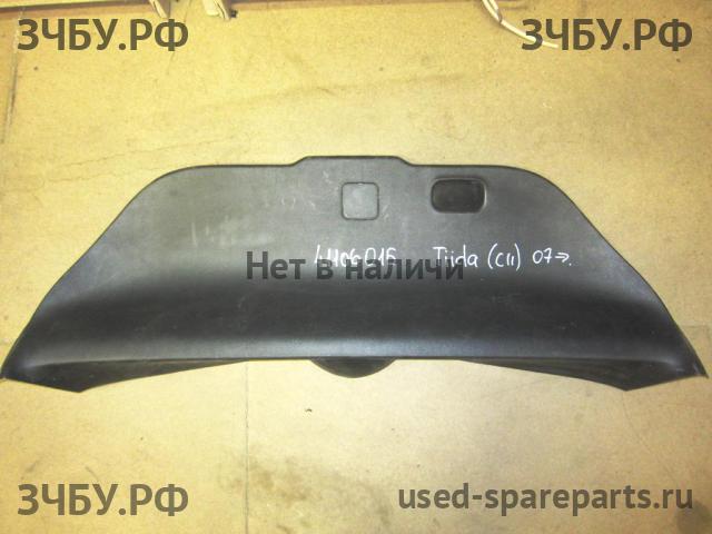 Nissan Tiida 1 Обшивка двери багажника