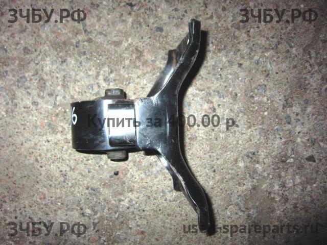 Nissan Primera P12 Опора двигателя