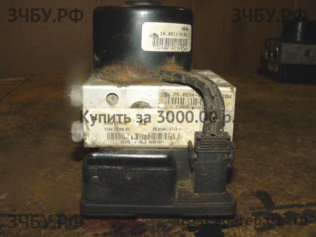 Ford Escape 1 Блок ABS (насос)