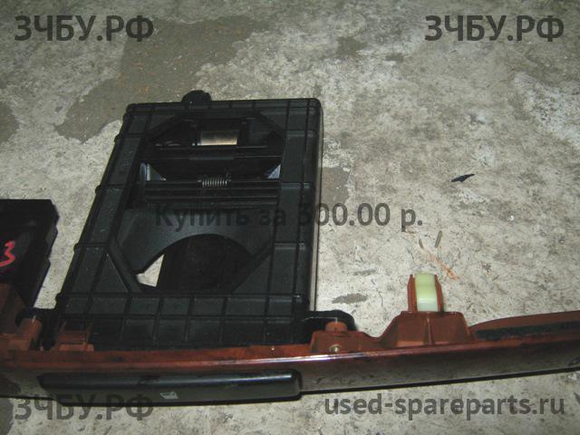 Toyota Avensis 2 Подстаканник