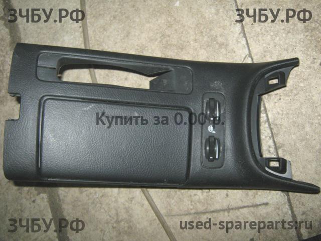 Toyota Avensis 2 Накладка декоративная на кулису (консоль)
