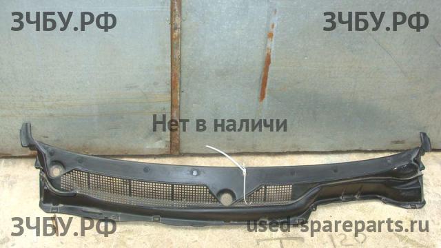 Honda CR-V 1 Решетка стеклоочистителя (Дефлектор водостока)