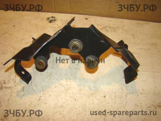 Nissan Pathfinder 2 (R51) Кронштейн