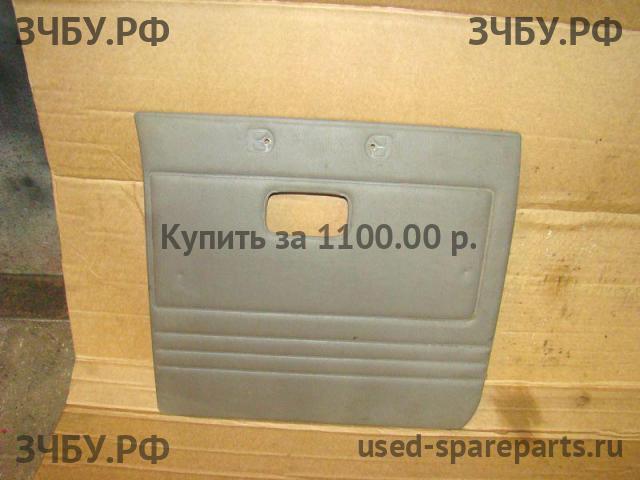 Nissan Patrol (Y61) Обшивка двери багажника