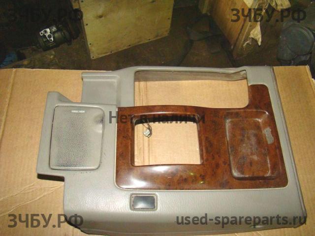 Nissan Patrol (Y61) Кожух рулевой колонки