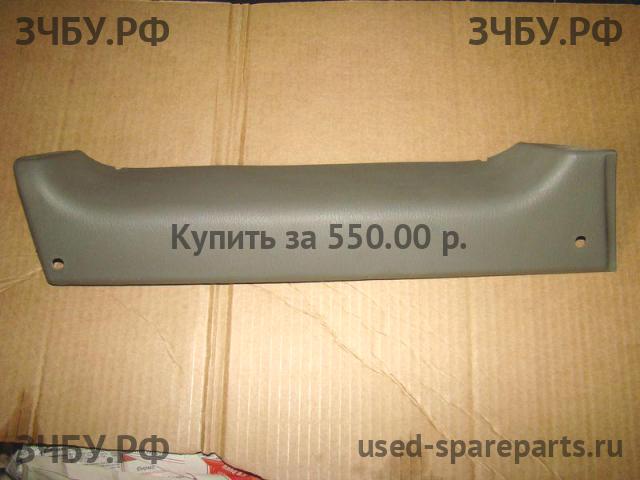 Nissan Patrol (Y61) Обшивка двери багажника