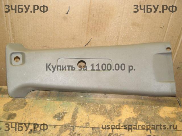Nissan Patrol (Y61) Накладка стойки средней правой