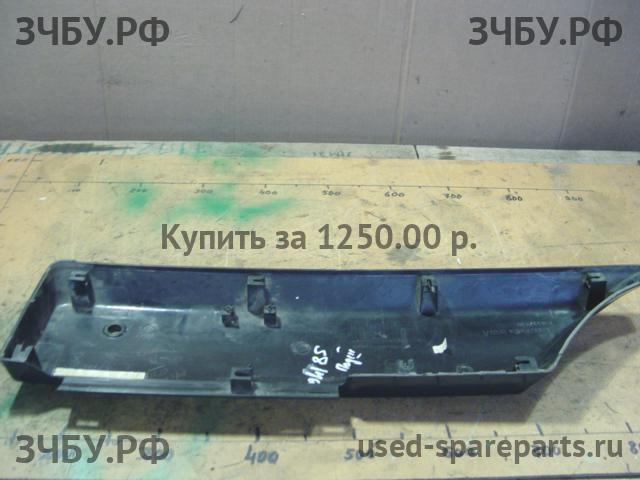 Mitsubishi Pajero/Montero 3 Накладка на дверь багажника