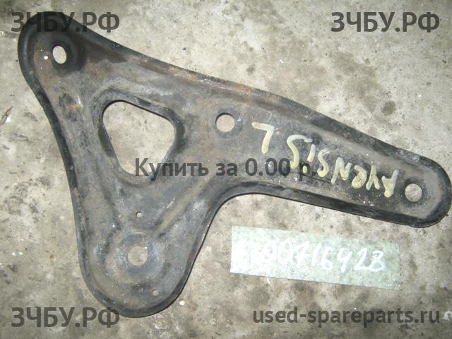 Toyota Avensis 2 Кронштейн