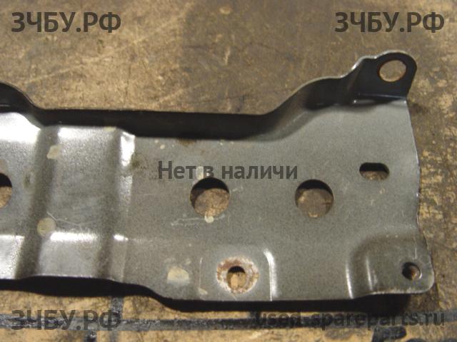 Toyota Land Cruiser 100 Кронштейн