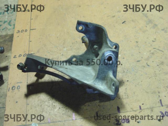 Subaru Forester 2 (S11) Кронштейн генератора