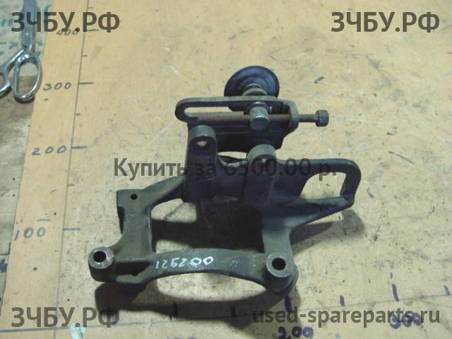 Toyota Land Cruiser 80 Кронштейн
