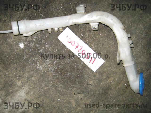 Honda Civic 8 (5D) Горловина бачка омывателя