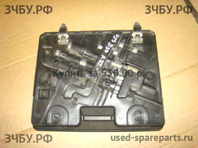 Mitsubishi Pajero/Montero 3 Ящик для инструментов