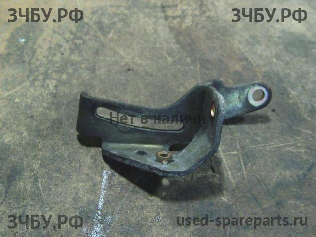 Mitsubishi Pajero Pinin (H60) Кронштейн генератора