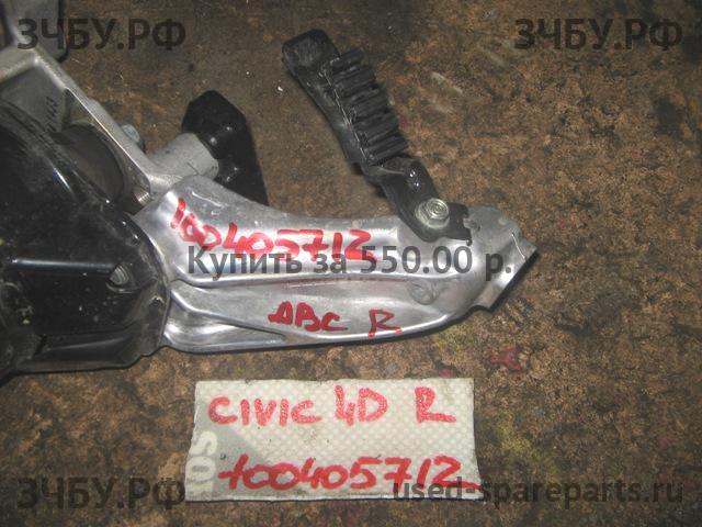 Honda Civic 8 (4D) Кронштейн крепления ДВС