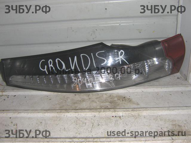 Mitsubishi Grandis (NA4W) Фонарь правый
