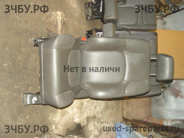 Nissan Pathfinder 2 (R51) Сиденье