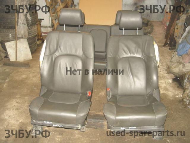 Nissan Navara 1 (D40) Сиденья (комплект)