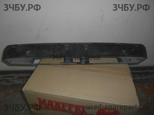 Mitsubishi Pajero/Montero 4 Накладка на дверь багажника