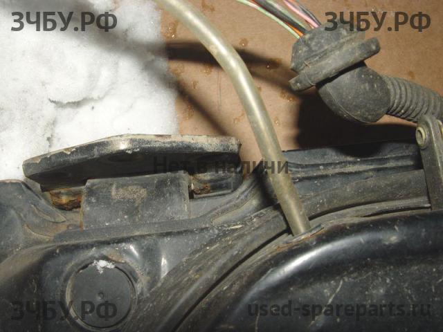 Nissan Patrol (Y60) Петля двери багажника