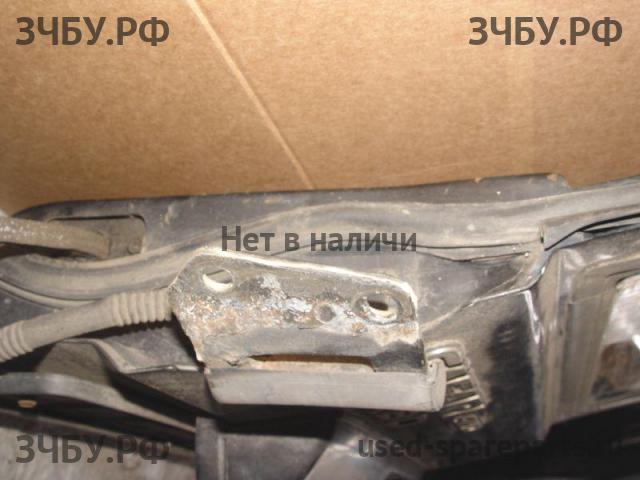Nissan Patrol (Y60) Петля двери багажника