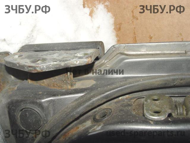 Nissan Patrol (Y60) Петля двери багажника