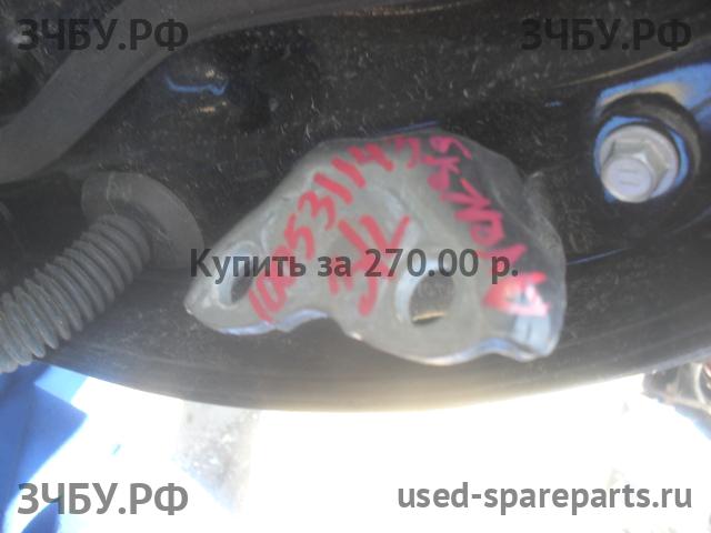 Toyota Avensis 2 Петля двери задней левой