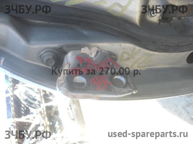 Nissan Primera P10 Петля двери задней правой