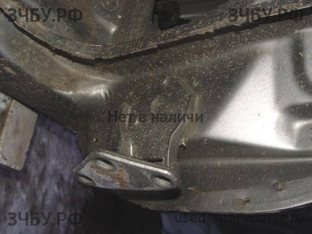 Toyota RAV 4 (1) Петля двери багажника