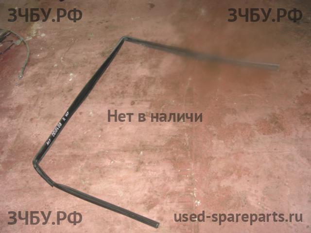 Mitsubishi Outlander 1 (CU) Уплотнитель двери