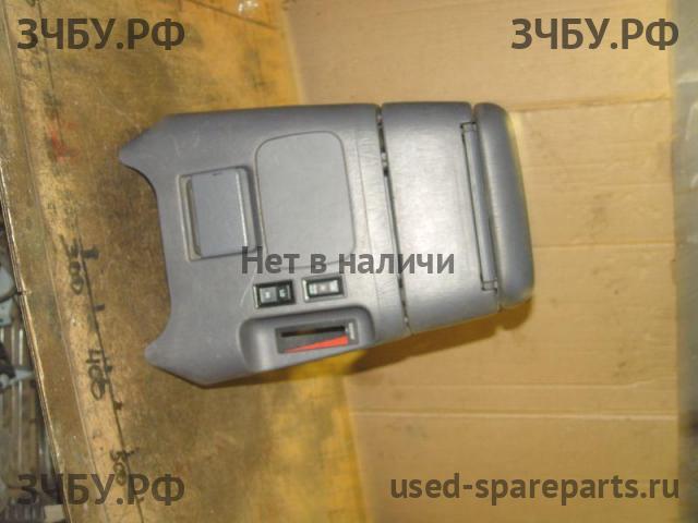 Toyota Land Cruiser 90 (PRADO) Консоль между сиденьями (Подлокотник)