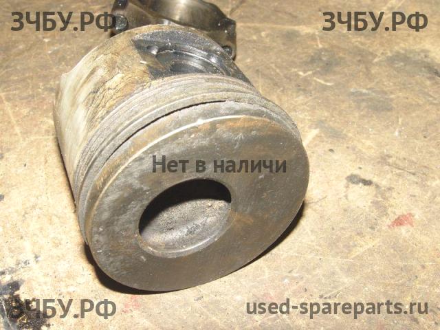 Toyota Land Cruiser 80 Поршень с шатуном